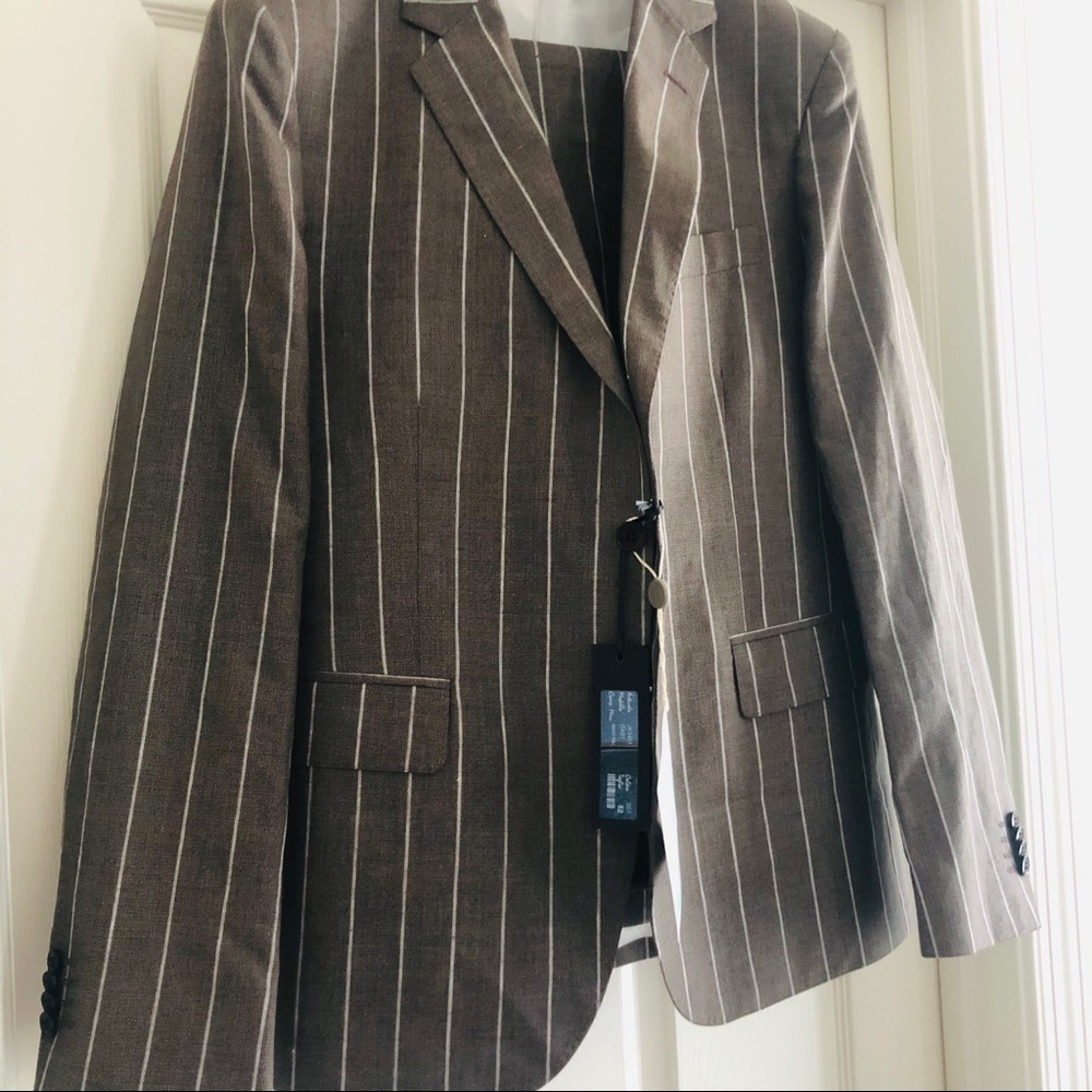 Brian Dales New w/tags 42R suit. Khaki w/pinstripe